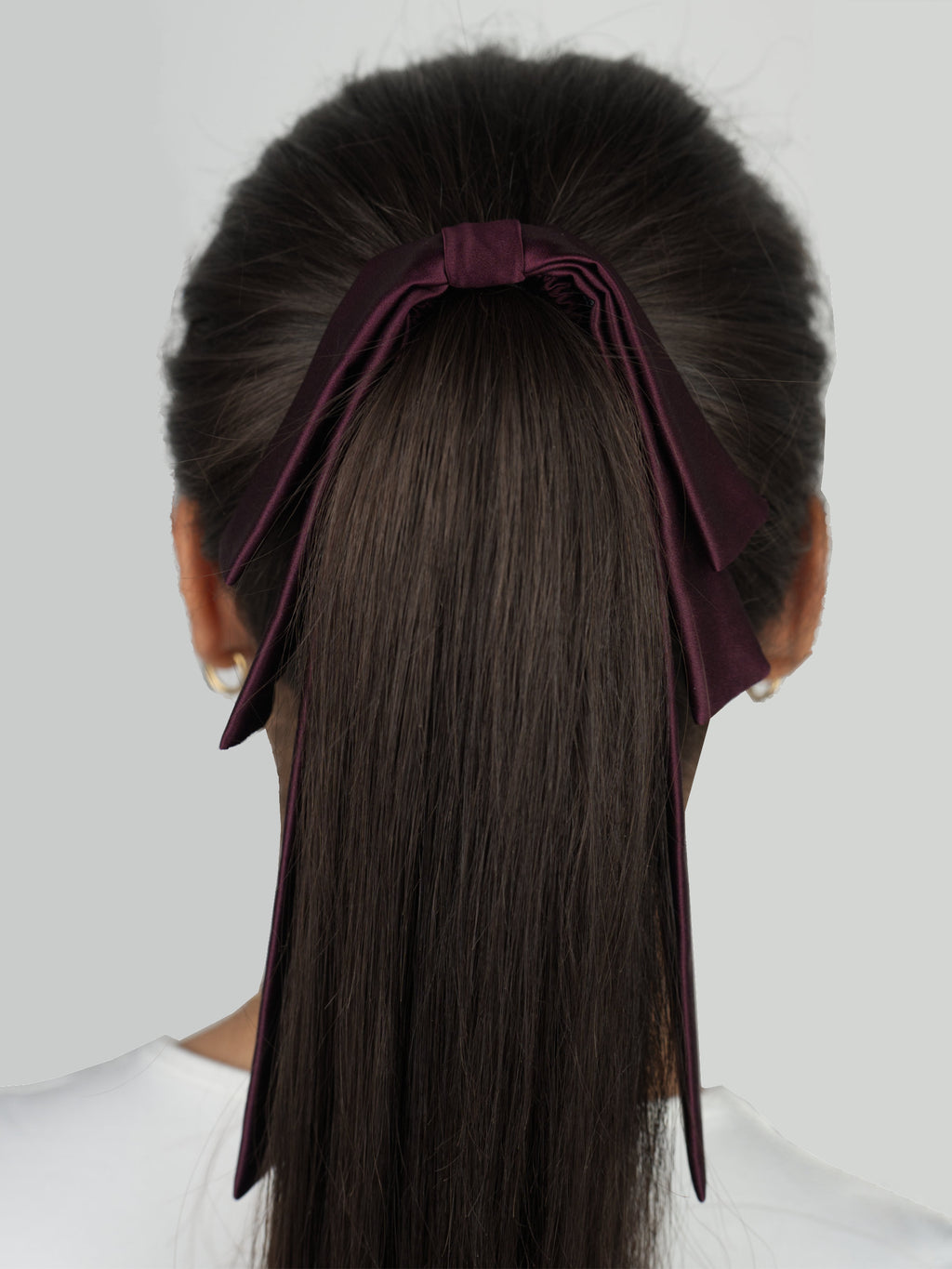 Chouchou ruban en soie bordeaux pour sublimer vos cheveux. Edition limité signée MAKOS PARIS
