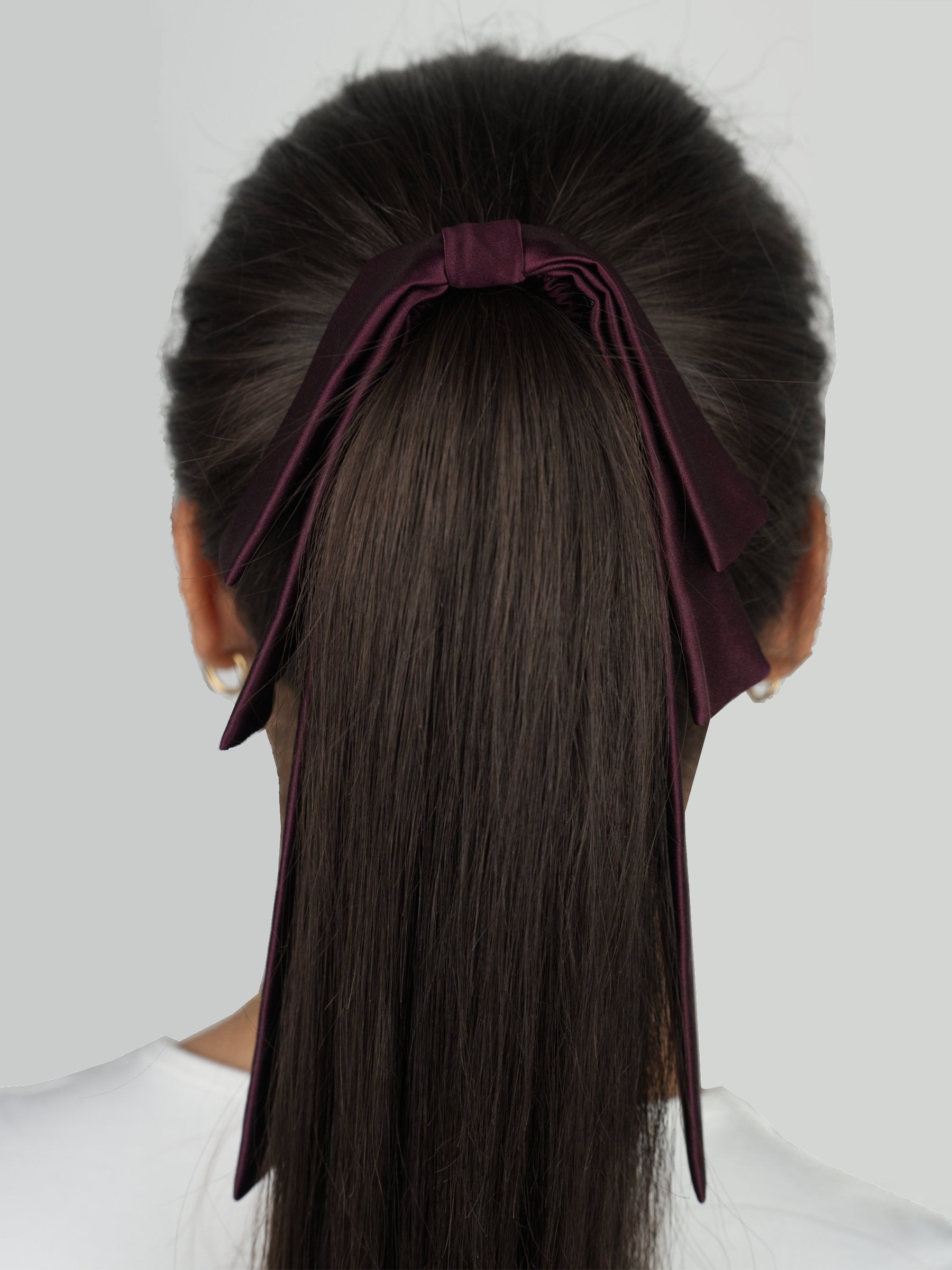 Chouchou ruban en soie bordeaux pour sublimer vos cheveux. Edition limité signée MAKOS PARIS