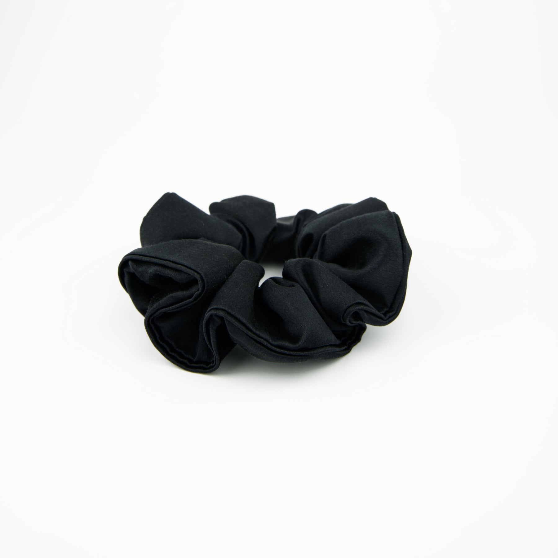 Chouchou en soie naturelle noire, accessoire cheveux chic et intemporel